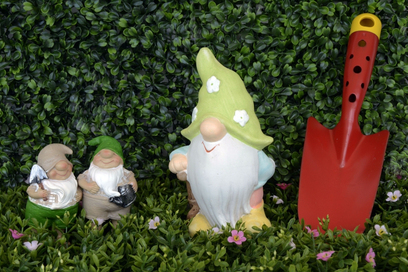 jardinerie-LORGUES-min_garden-gnome-1404358